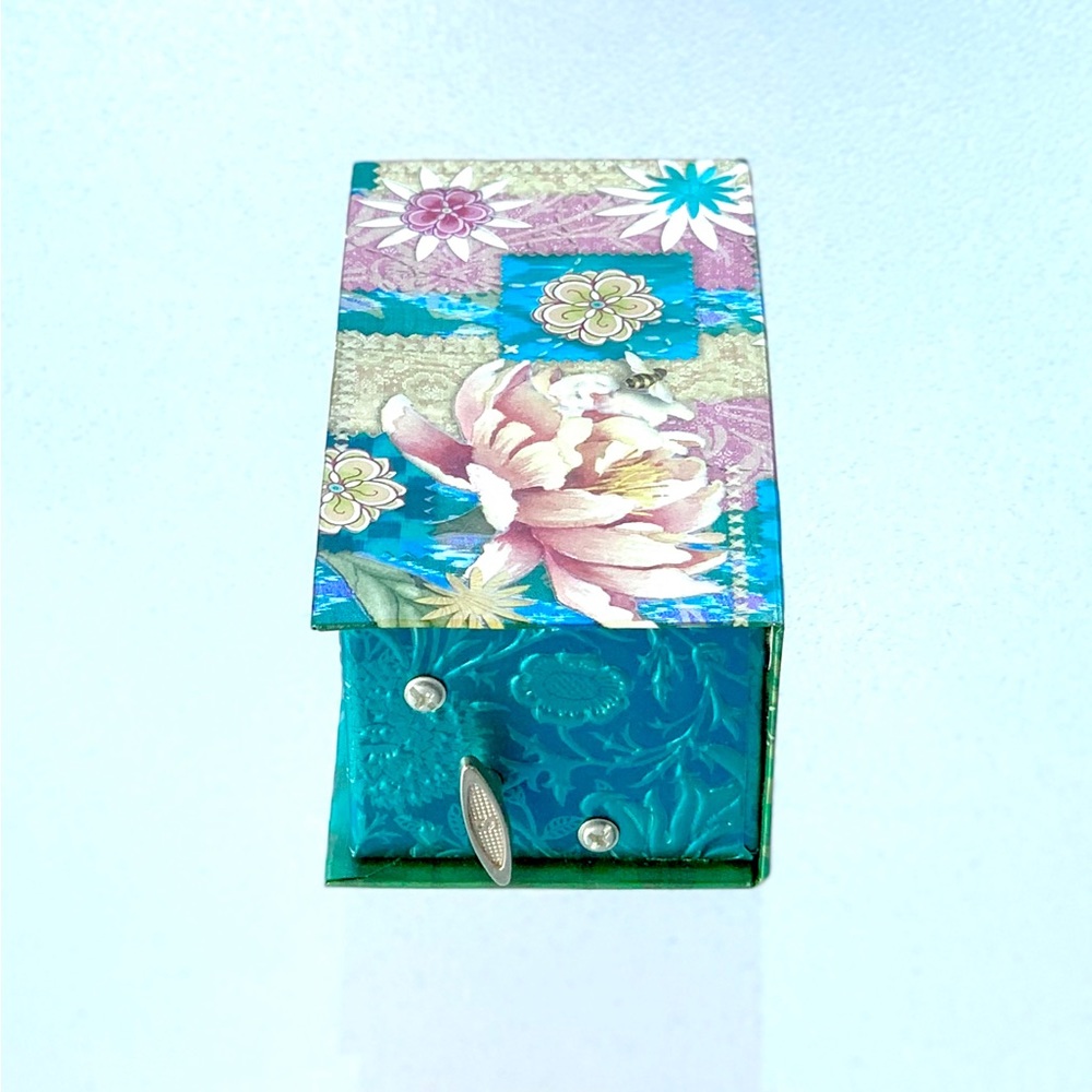Punch Studio Jasmine Soap Bar and Blue Danube Music Box Gift Set - Picture 5 of 7